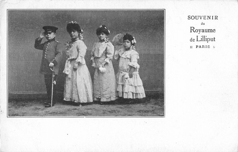 Carte postale ancienne Souvenir du Royaume de Lilliput à Paris 17e