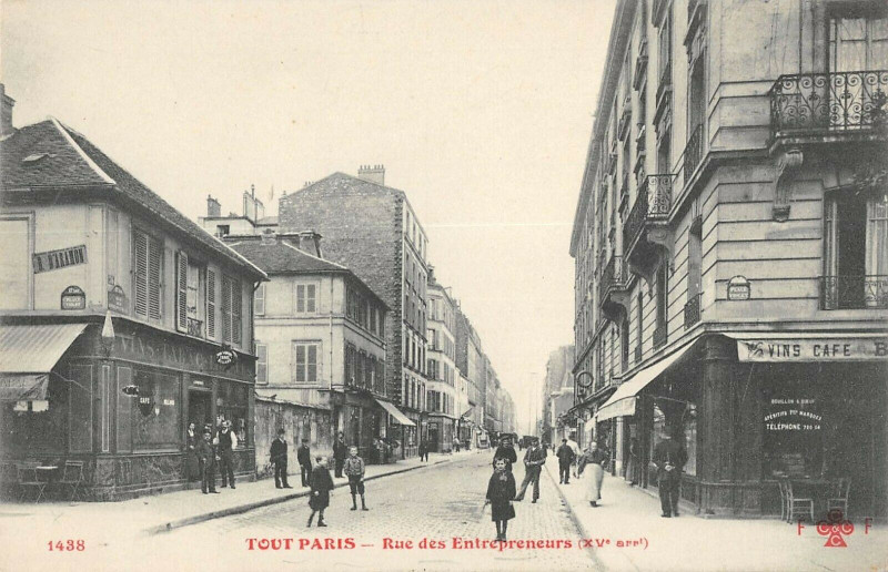 Carte postale ancienne Rue des Entrepreneurs à Paris 15e
