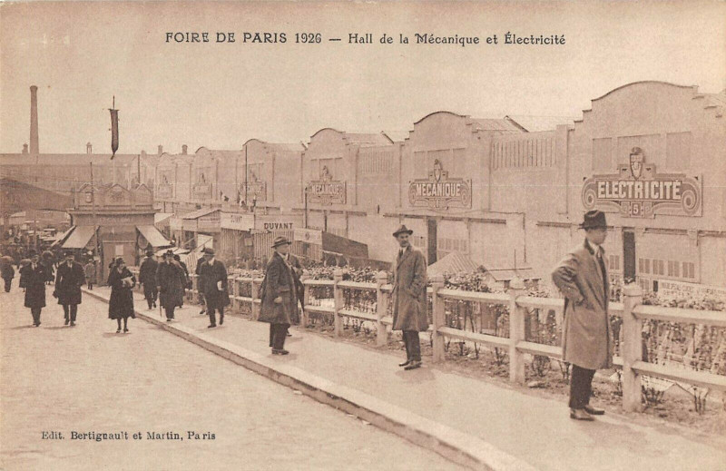 Carte postale ancienne Foire de Paris 1926 - Hall de la Mécanique et Electricité à Paris 15e