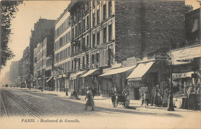 Carte postale ancienne Boulevard de Grenelle à Paris 15e