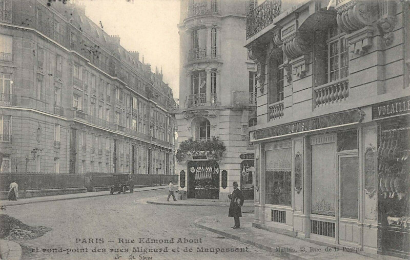 Carte postale ancienne Rue Edmond About et rond-point des rues Mignard et Maupassant à Paris 16e
