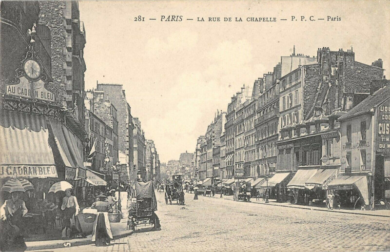 Carte postale ancienne La Rue de la Chapelle à Paris 18e