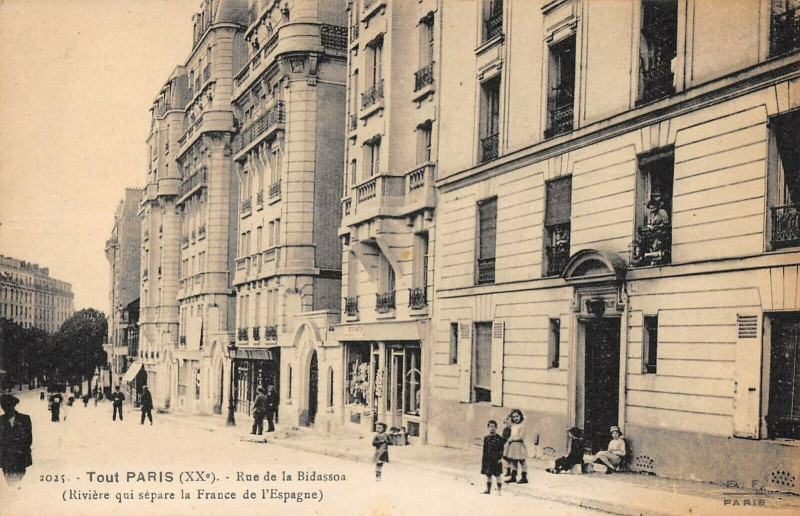 Carte postale ancienne Rue de la Bidassoa à Paris 20e