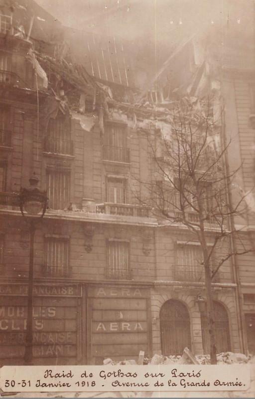 Carte postale ancienne Avenue de la Grande Armée - Raid de Gothas sur Paris à Paris 17e