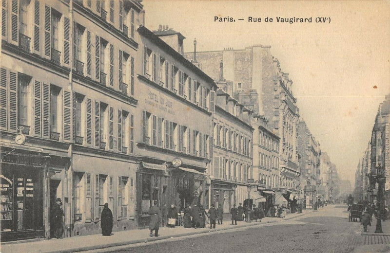 Carte postale ancienne Rue de Vaugirard à Paris 15e