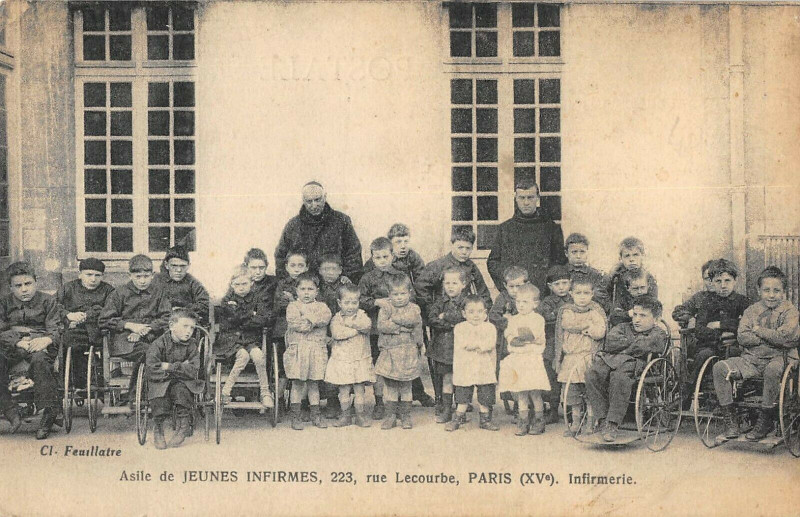 Carte postale ancienne Asile des Jeunes Infirmes - rue Lecourbe - Infirmerie à Paris 15e