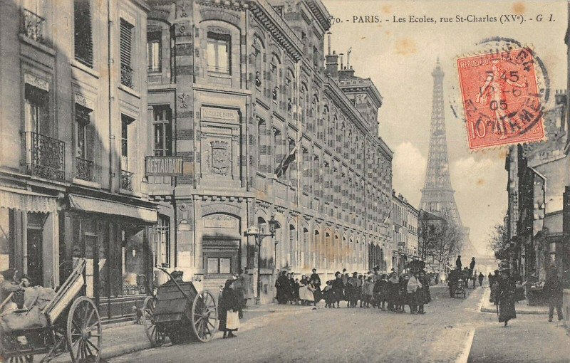 Carte postale ancienne Les Ecoles, rue Saint-Charles à Paris 15e