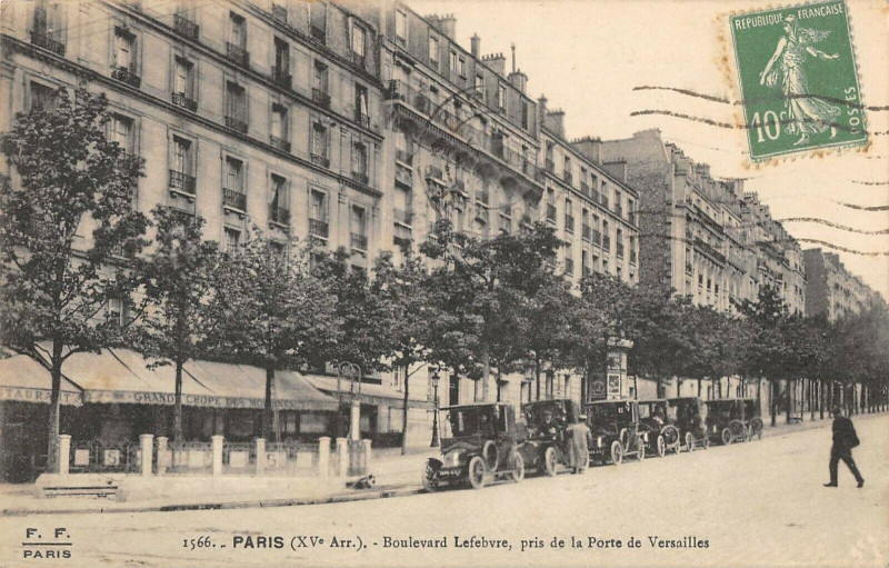 Carte postale ancienne Boulevard Lefebvre, pris de la Porte de Versailles à Paris 15e