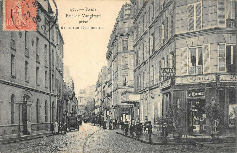 Carte postale ancienne Rue de Vaugirard de la rue Desnouettes à Paris 15e