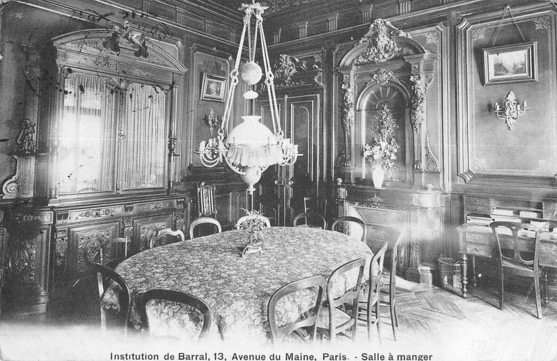 Carte postale ancienne Institution de Barral - Avenue du Maine - Salle à manger à Paris 15e