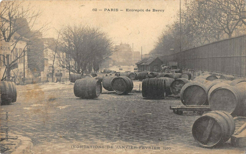Carte postale ancienne Paris XIIe Entrepot De Bercy Inondations De Janvier 1910 (cliché rare à Paris 12e