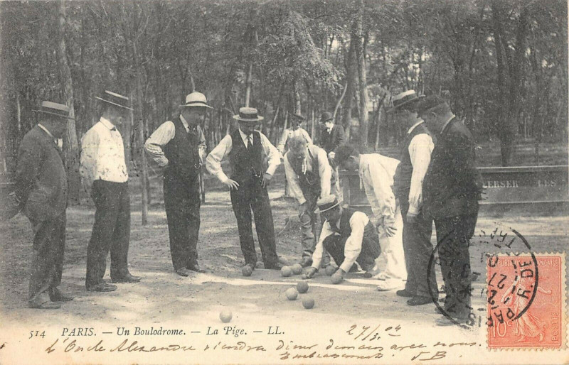 Carte postale ancienne Paris XIIe Un Boulodrome La Pige Jeux De Boule à Paris 12e