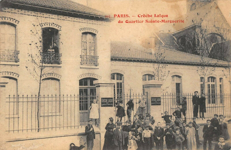Carte postale ancienne Paris XIe Creche Laique Du Quartier Sainte Marguerite à Paris 11e