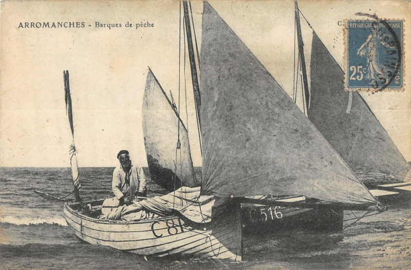 Carte postale ancienne Arromanches Barques De Peche