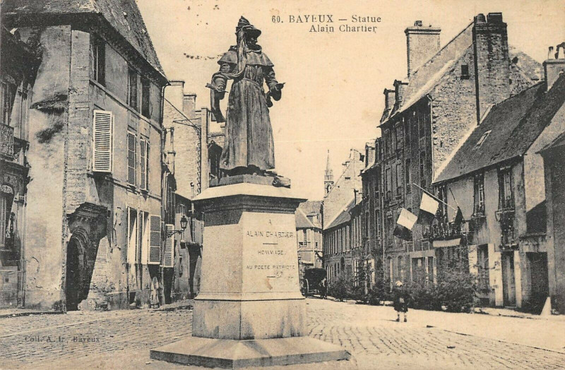 Carte postale ancienne Bayeux Statue Alain Chartier à Bayeux