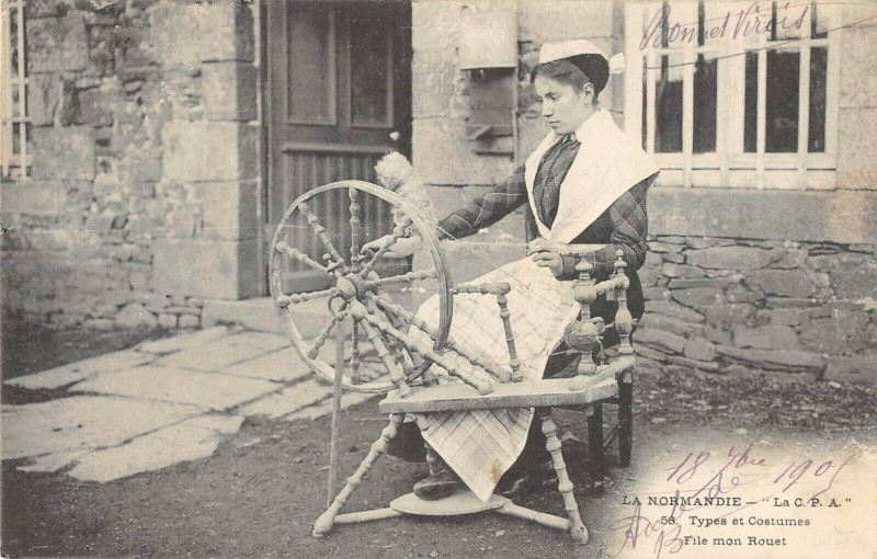 Carte postale ancienne La Normandie Types Et Costumes File Mon Rouet