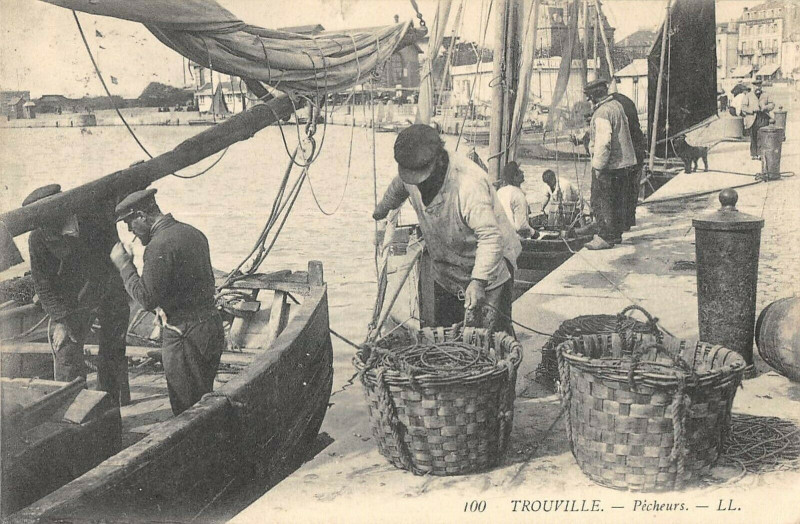 Carte postale ancienne Trouville Pecheurs