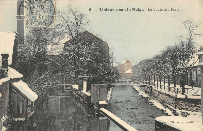 Carte postale ancienne Lisieux Sous La Neige Le Boulevard Pasteur à Lisieux