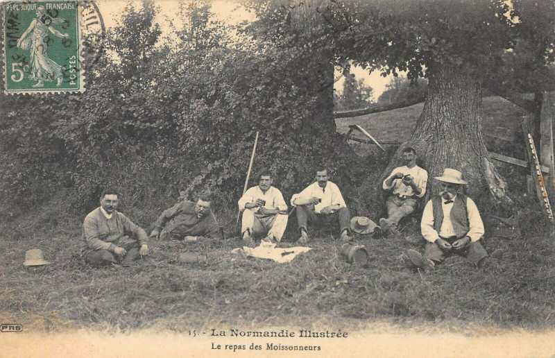 Carte postale ancienne La Normandie Illustree Le Repas Des Moissonneurs