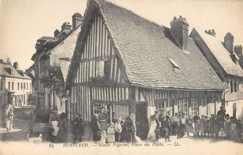 Carte postale ancienne Honfleur Vieux Pignon Place Du Puits à Honfleur