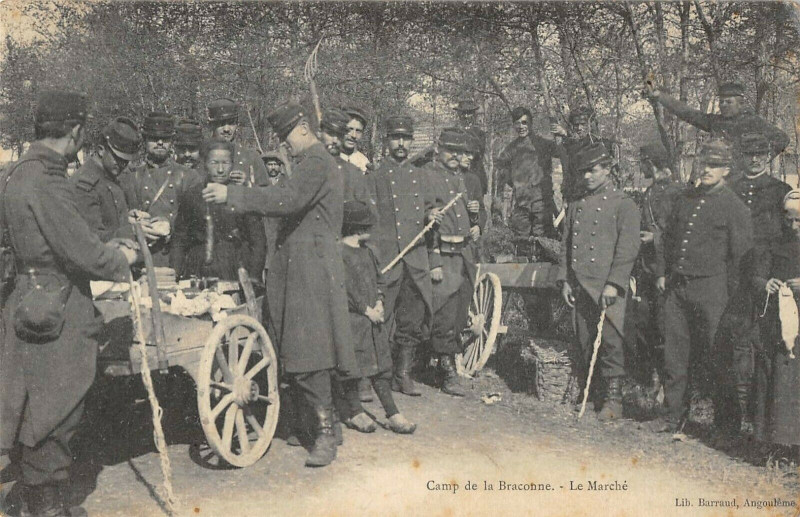 Carte postale ancienne Camp De La Braconne Le Marche