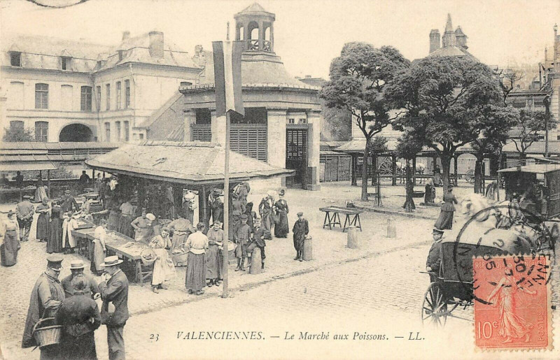 Carte postale ancienne Valenciennes Le Marche Aux Poissons à Valenciennes