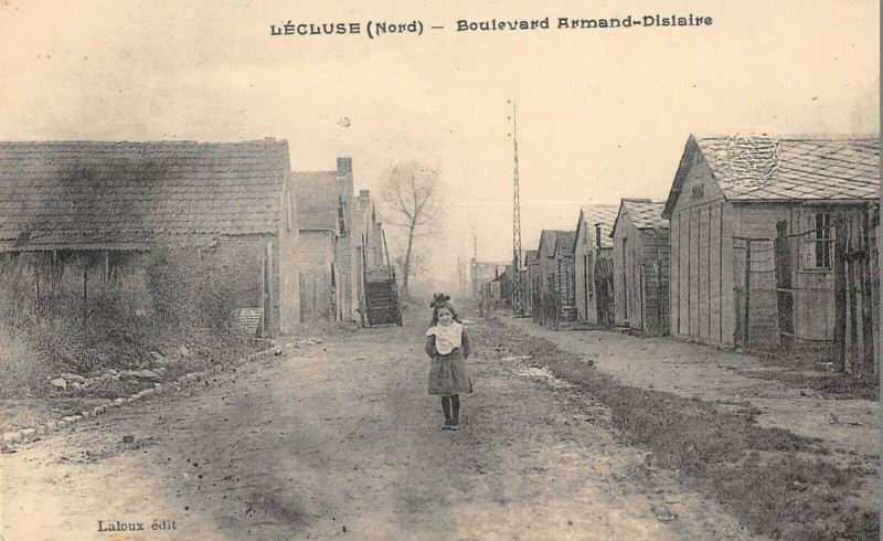 Carte postale ancienne Lecluse Boulevard Armand Dislaire à Lécluse