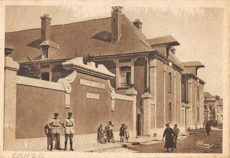 Carte postale ancienne Conde Sur Escaut Les Casernes