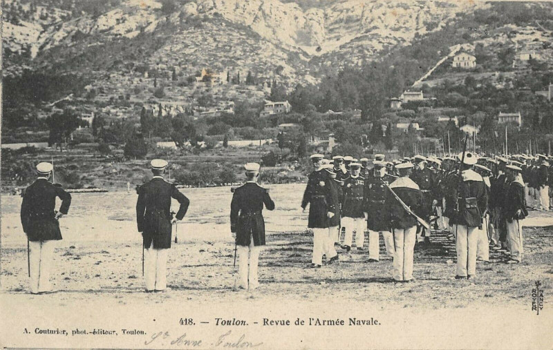 Carte postale ancienne Toulon Revue De L'Armee Navale à Toulon