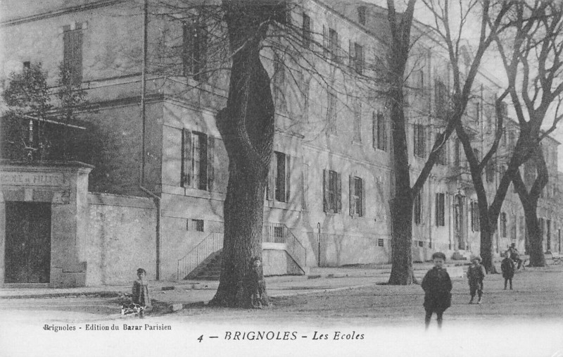 Carte postale ancienne Brignoles Les Ecoles à Brignoles