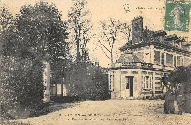 Carte postale ancienne Ablon Sur Seine Grille D'Honneur Et Pavillon Des Communes Du Chateau à Ablon-sur-Seine