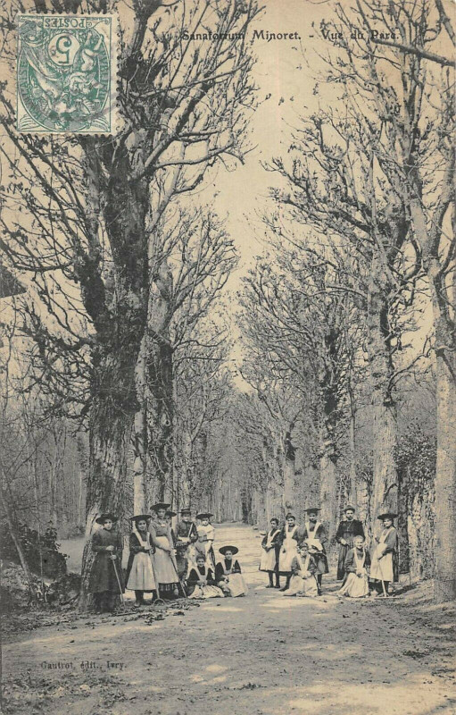 Carte postale ancienne Ivry Sanatorium Minoret Vue Du Parc
