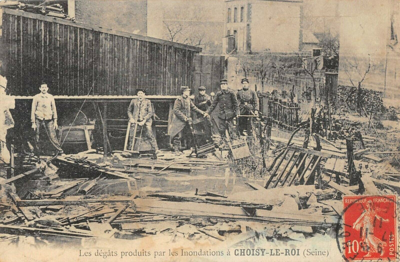 Carte postale ancienne Les Degats Produits Par Les Inondations A Choisy Le Roi à Choisy-le-Roi