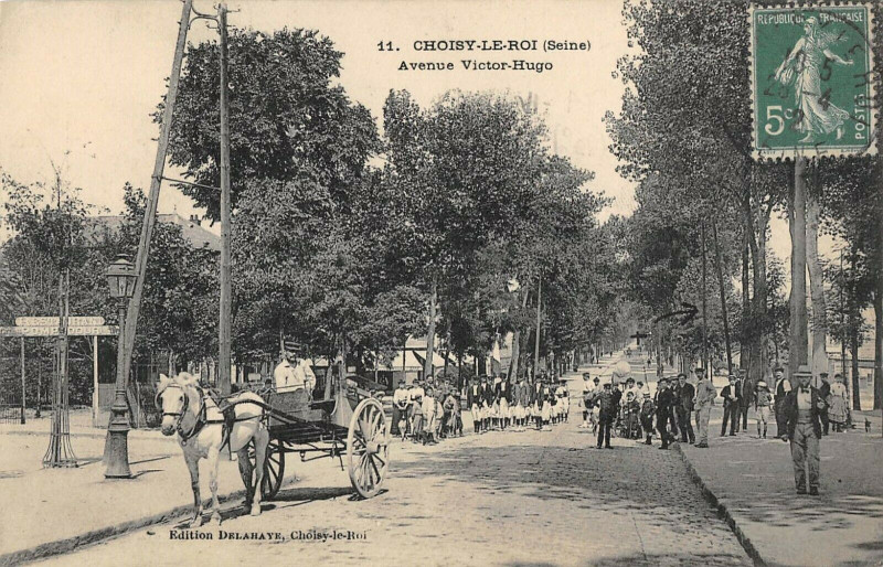 Carte postale ancienne Choisy Le Roi Avenue Victor Hugo à Choisy-le-Roi