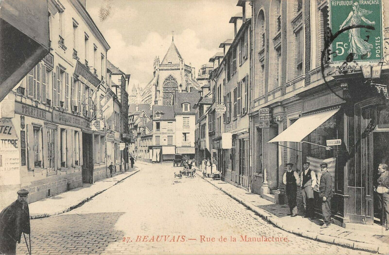 Carte postale ancienne Beauvais Rue De La Manufacture à Beauvais
