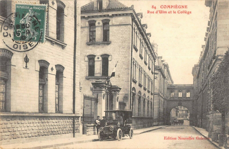 Carte postale ancienne Compiegne Rue D'Ulm Et Le College à Compiègne