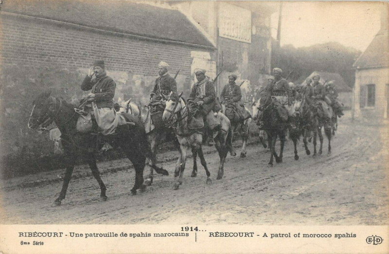 Carte postale ancienne Ribecourt Une Patrouille De Spahis Marocains