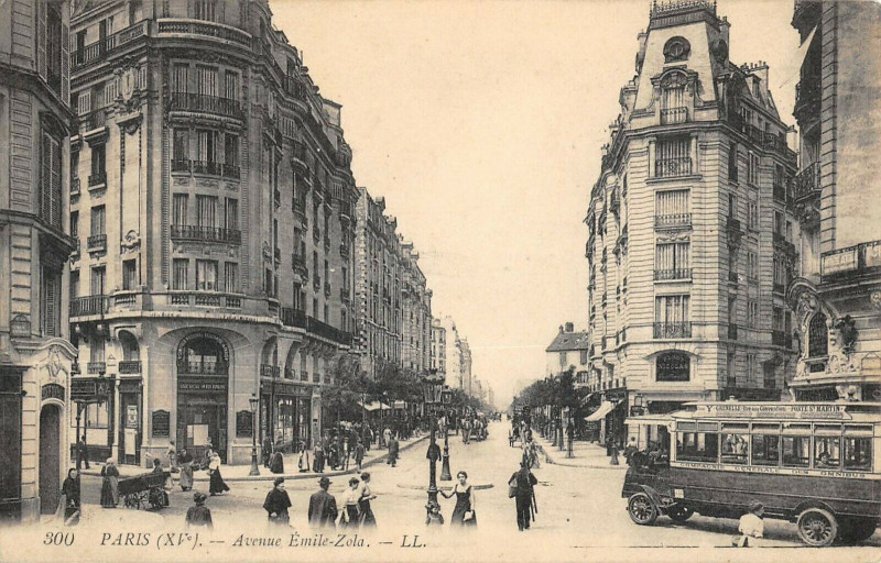 Carte postale ancienne Avenue Emile-Zola à Paris 15e