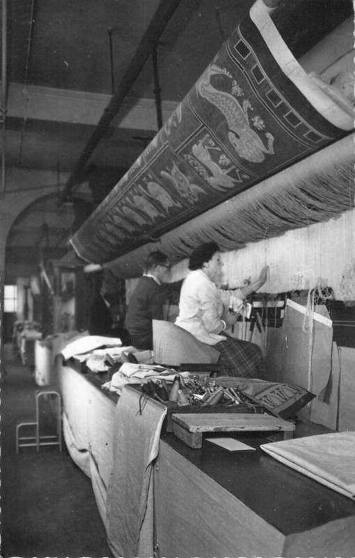 Carte postale ancienne Manufacture des Gobelins - Atelier de la Savonnerie - Tapis à Paris 13e