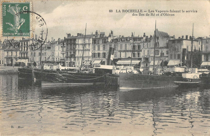 Carte postale ancienne La Rochelle Les Vapeurs Faisant Le Service Iles De Re Et Oleron à La Rochelle