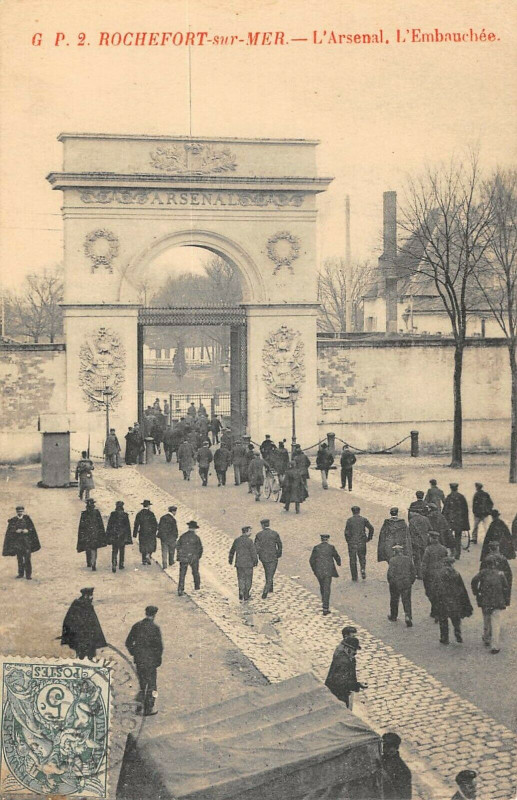 Carte postale ancienne Rochefort Sur Mer L'Arsenal L'Embauchee à Rochefort
