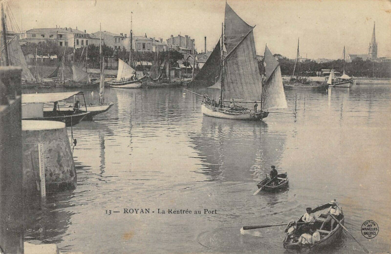 Carte postale ancienne Royan La Rentree Au Port à Royan