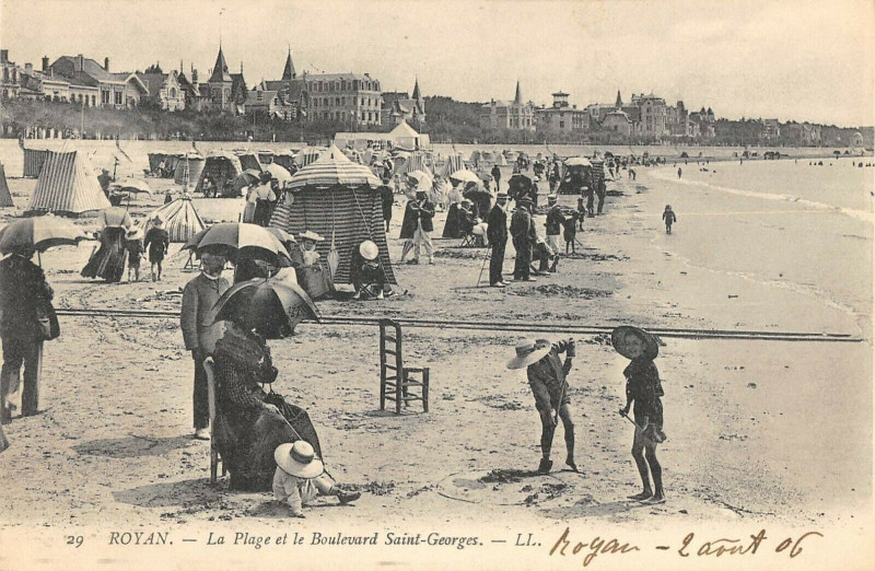 Carte postale ancienne Royan La Plage Et Le Boulevard St Georges à Royan