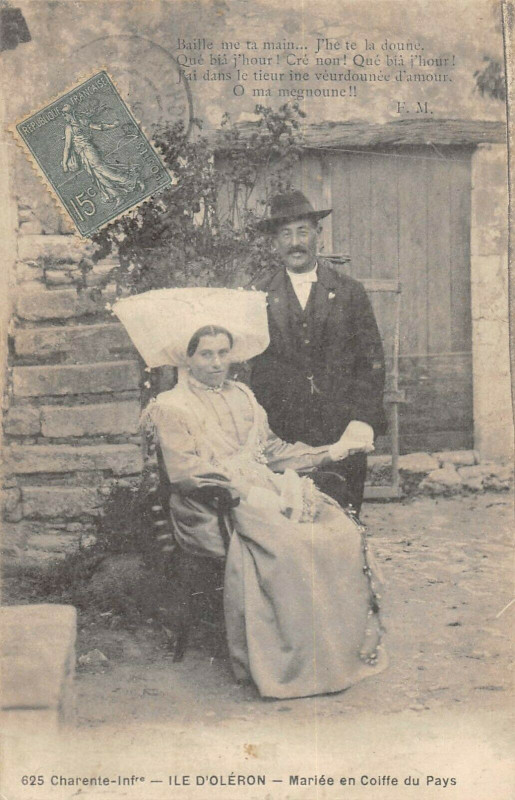 Carte postale ancienne Ile D'Oleron Mariee En Coiffe Du Pays