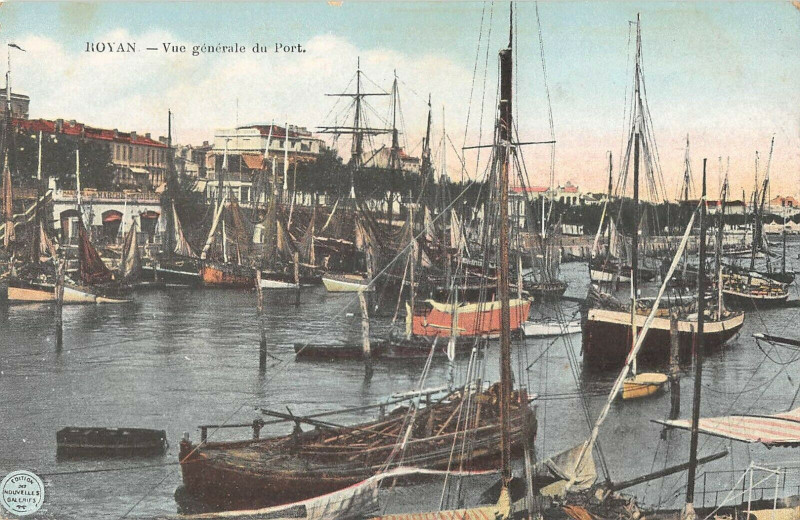 Carte postale ancienne Royan Vue Generale Du Port à Royan