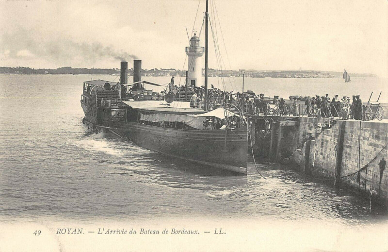 Carte postale ancienne Royan L'Arrivee Du Bateau De Bordeaux à Royan