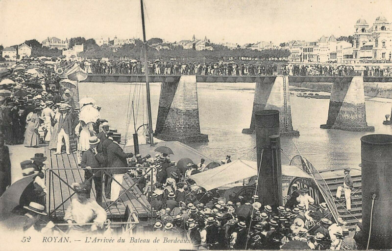 Carte postale ancienne Royan L'Arrivee Du Bateau De Bordeaux à Royan