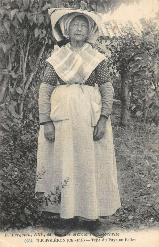 Carte postale ancienne Ile D'Oleron Type Du Pays En Ballet