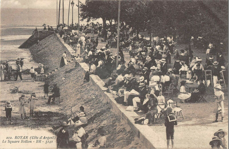 Carte postale ancienne Royan Le Square Botton à Royan