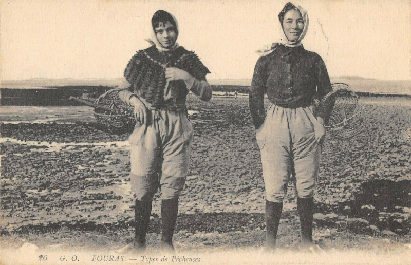 Carte postale ancienne Fouras Types De Pecheuses à Fouras